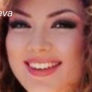 Meet your Posher, Raquel